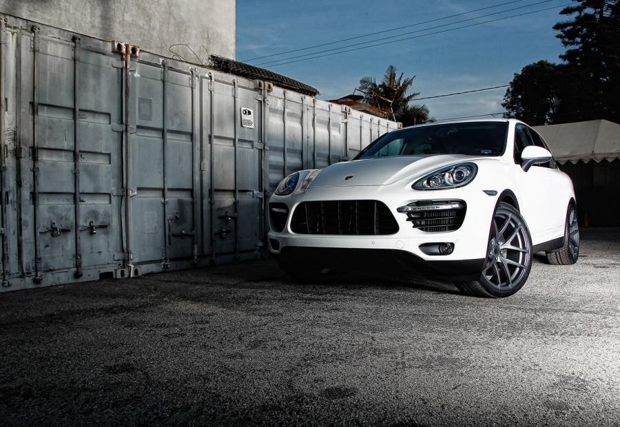  Porsche Cayenne Turbo by Vorsteiner 2012 года  (фото 7 из 10)